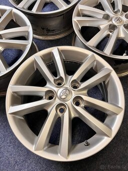 5x114,3 R16 Originál alu Toyota Auris / Avensis - ET 45 - 8