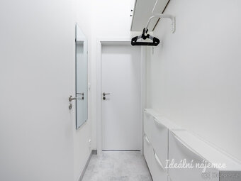 Pronájem bytu 1+kk, Za černým mostem, Kyje,  16 500Kč/měs, 2 - 8