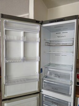 Lednička s mrazákem značky Samsung - 8