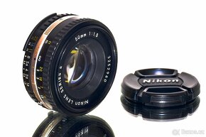 Nikon F3 + Nikkor Pancake 1,8/50mm + motor MD4 - 8