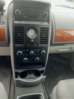 Chrysler Grand Voyager Town & Country 3,3 - 8