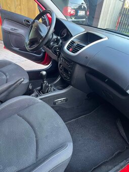 Peugeot 206+ 1,4i MT5, r. 2010 - 8