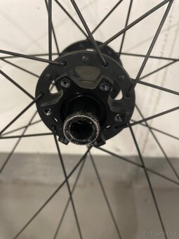 Zapletená kola Specialized - 8
