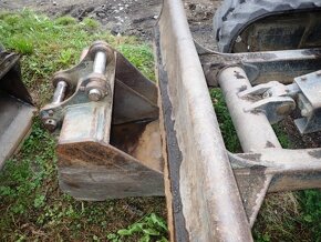 8t rypadlo pásové guma Hyundai Robex 80 - 8