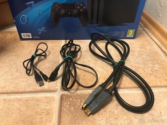 Playstation 4 Pro 1TB - 8