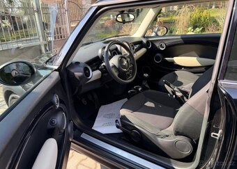 Mini One 1,6i 1 Majitel pravidl.servis benzín - 8