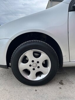 Volkswagen Golf 5 1.6 Benzin + LPG = 75kW, rv 2009 = - 8