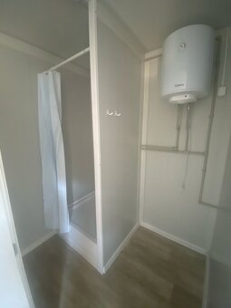 Sanitární kontejner PMP o rozměru 3 x 6 m - 8