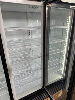 Prosklená chladicí lednice třídveřová - 8
