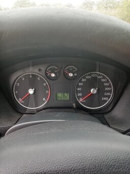 Ford focus kombi 1,6i 74kw - 8