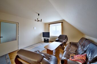 Prodej rodinného domu 238 m², pozemek 692 m² - 8