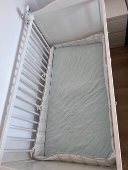 Postýlka IKEA + matrace - 8