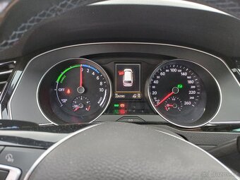 Volkswagen Passat GTE - 8