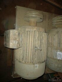 Úklid dílny - elektromotory, různé věci na hoblovku - 8