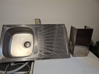 Kuchyňská linka se spotřebiči - 8