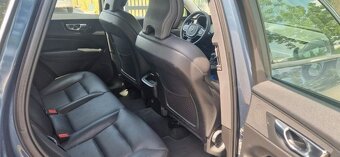 Volvo XC60 Momentum Pro D4 AWD rok 04/2019 - 8