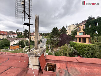 Levá část prvorepublikové vily v srdci Malvazinek - 8