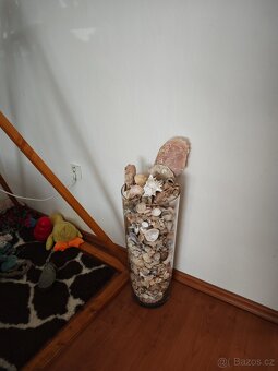 Skleněná váza IKEA s mušlemi - 8