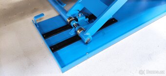 Mobilní nůžkový zvedák,zdvih 3000kg/1m ZÁRUKA - 8
