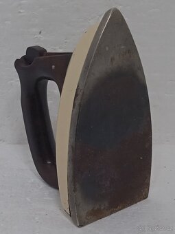 Retro nahřívací žehlička - 8