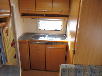 Prodám karavan LMC Munsterland 460 MD.r.v.2003 + mover ,stan - 8