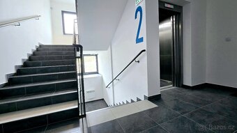 Pronájem bytu 1+KK (36m2) se sklepem, terasou a vyhrazeným k - 8