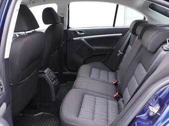 Škoda Octavia 2,0 TDI DSG CZ Elegance Xenon (2012) - 8