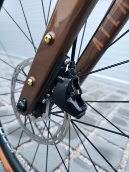 Gravel Focus Atlas 8.9 Carbon 2023 Rival eTap AXS 28" - 8