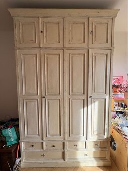 Patinovaná šatní skříň - 8