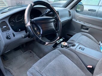 Prodám Ford Explorer 4,0 6V 152kw 4x4 - 8