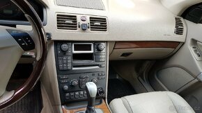 Volvo XC90 4.4i V8 - 8