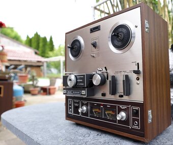 Akai - X201D - 8