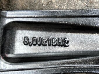 ALU kola VW 18" 8J ET35 pneu 235/40/R18 - 8
