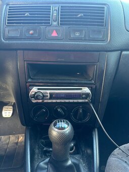 Prodám VW golf 4,1.6i 74kw - 8
