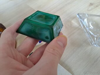 Různé skleněné nebo mramorové popelníky - 8