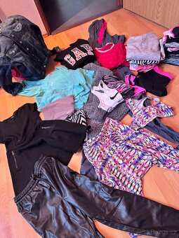 Prodám komplet oblečení, většinou značkové cca 9let - 8