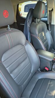 MG ZS black metal elegantní - 8