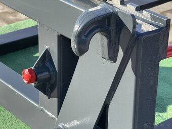 Paletizační vidle na nakladač 2000 KG Euro - 8