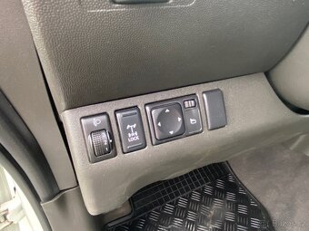 Nissan Navara 2.5 DCi 140 kW , DOUBLE CAB - 8