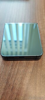 Samsung Galaxy Z Flip 5 8GB/512GB + Galaxy watch 7 - 8