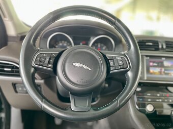 Jaguar F-Pace 20d AWD Prestige Kůže Navi R22 - 8