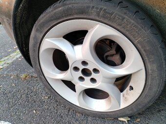 Alfa Romeo 147 1.9 JTD 85kw r. 2004 - 8