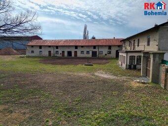 Prodej rodinného domu s pozemky o celkové výměře 4945 m2 v o - 8