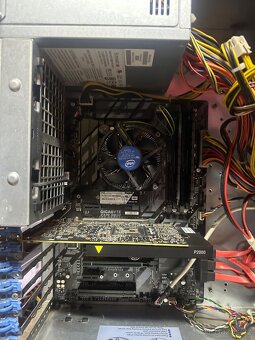 Supermicro Server tower 9 kusů - 8