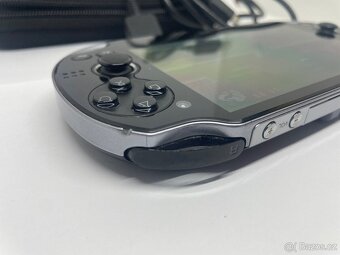 PS Vita Wi-Fi (PCH-1004) OLED -16GB - 8