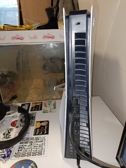 Prodám kompletní herní sestavu PlayStation 5 s mechanikou - 8