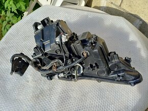 Lexus IS 220d / 250 světlomet halogen - 8