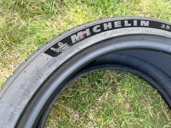 Michelin Pilot Sport EV 255/40 R20 - 8