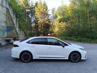 Toyota Corolla Hybrid GR Sport rok 2022, najeto: 39.225 km - 8