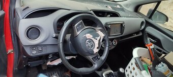 Yaris 1.0 na opravu,dily - 8